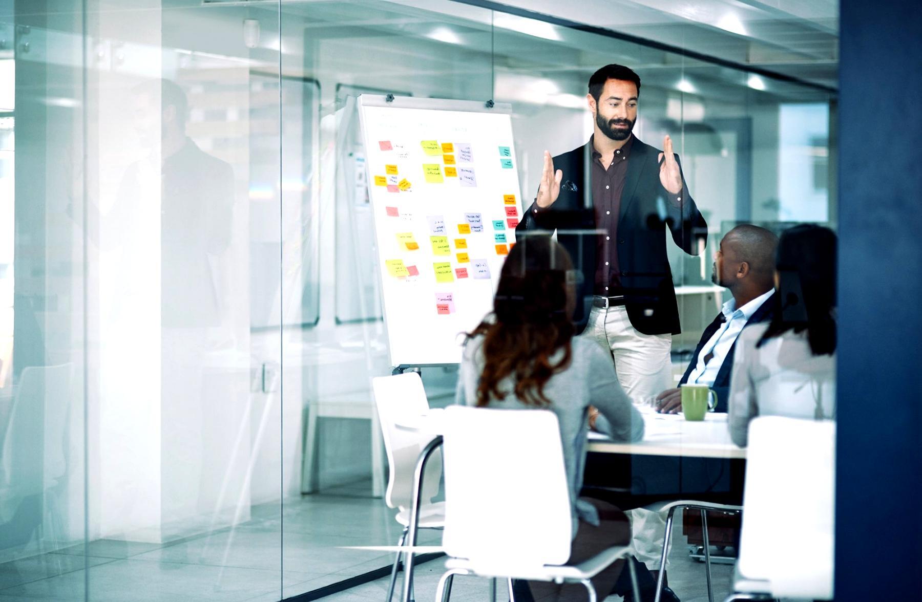 Praktische Arbeitssituation während eines Workshops